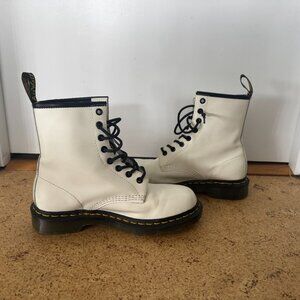 DR MARTENS White Leather 8-Eye Platform Combat Boots Shoes Size 8